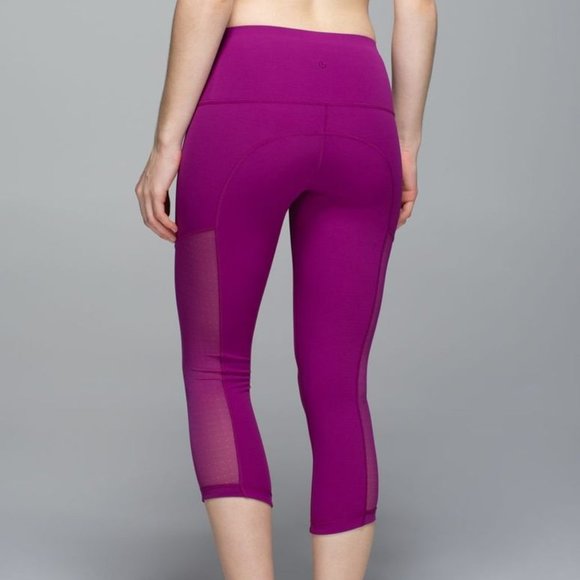 Lululemon Hot To Street Crop in Regal Plum, size 4 - Picture 3 of 12